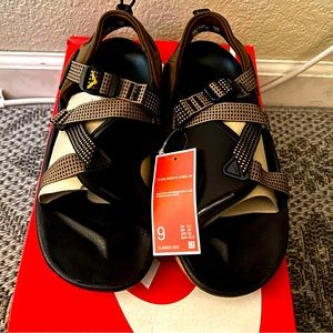 Woman’s Nike Oneonta sandals